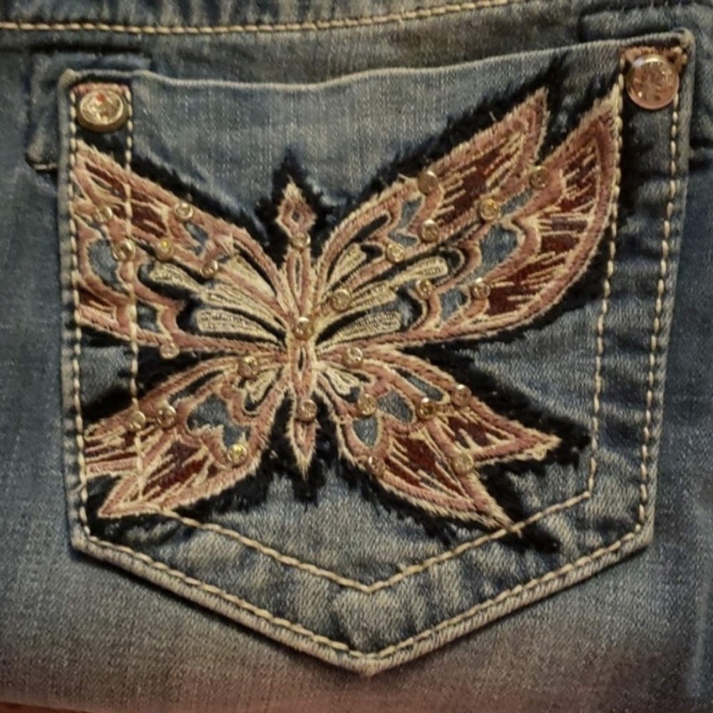 Miss Me cropped jeans with Butterflies - Picture 2 of 8